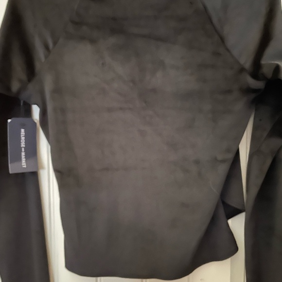 Cute velour top.  Melrose Hill.  Bottom of top is gathered!​​ - Picture 8 of 10